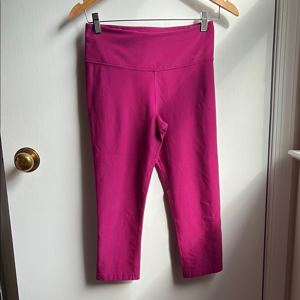 Nike Dri Fit Magenta Hot Pink 3/4 Athletic Leggings size Small